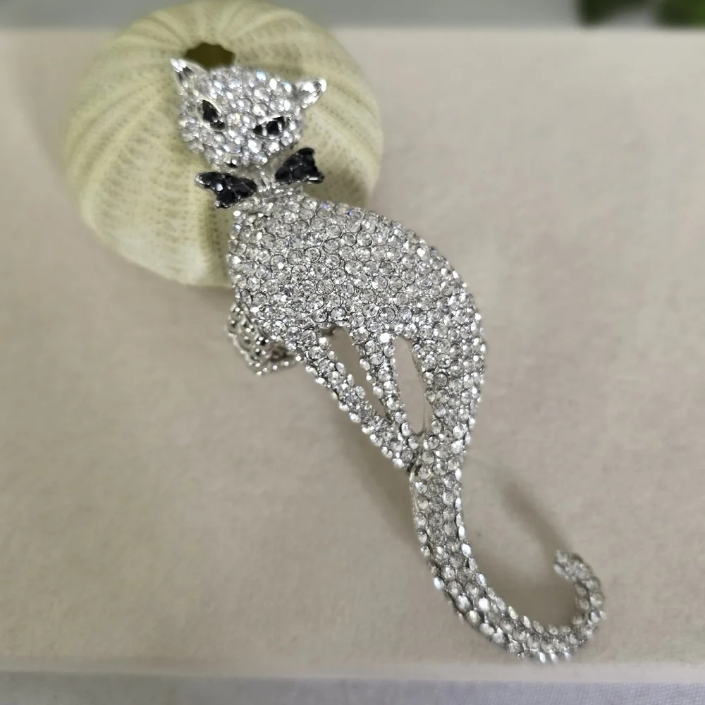 Wow! Beautiful Vintage Large Silver Cat Pave Stretch Ring